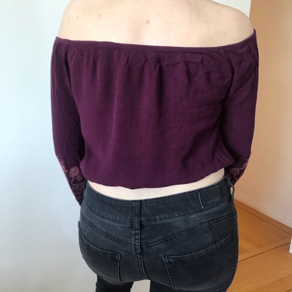 Cropped off shoulder burgundy top - Picture 4 of 4